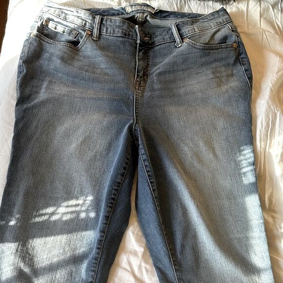 TORRID DENIM JEANS WOMENS SIZE 18 REGULAR STRAIGHT LEG SKINNY STRETCH PL… - Picture 3 of 8